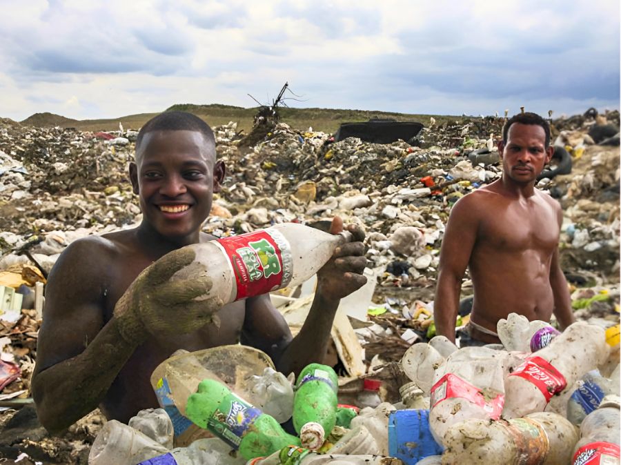 Antiguos buzos del vertedero de Rafey